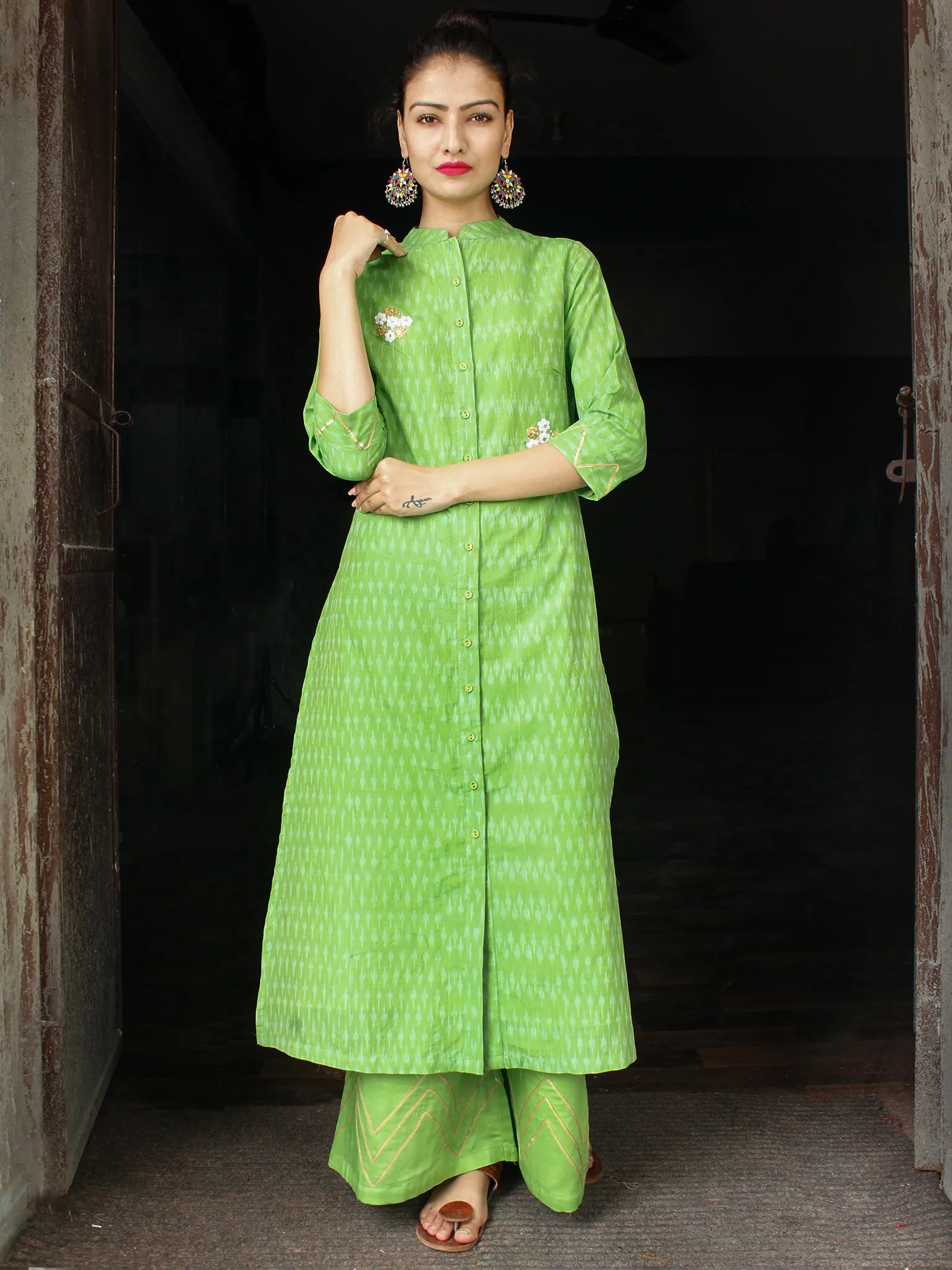 Parrot Green Hand Woven Ikat Embroidered Kurta & Pants (Set of 2) - SS01F1746